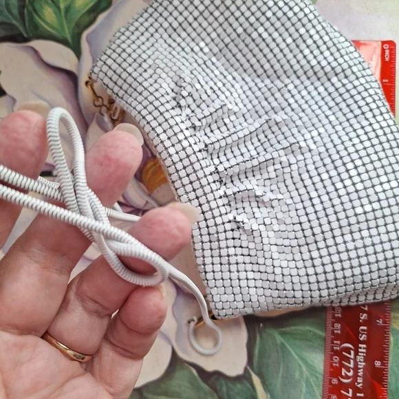 Chic  Vintage White Metal Mesh Pattern Purse - Picture 6 of 16